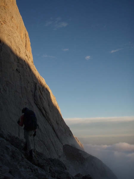 Picos de Europa, Naranjo de Bulnes - Morning sun on the S.Face of Naranjo de Bulnes.