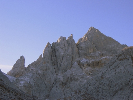 Picos de Europa, Naranjo de Bulnes - Pico Cabrones.