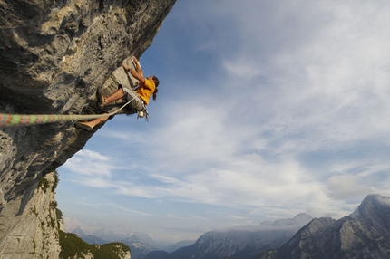 Alexander Huber - Alexander Huber durante la prima salita di Feuertaufe 8b+, Sonnwand, Austria