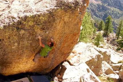 Massi della Luna, il boulder nell'alta Valle Gesso