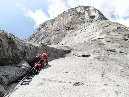 El Capitan, Yosemite - Roberto Iannilli starting up Tangerine Trip, El Capitan, Yosemite