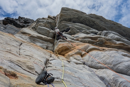 Greenland, Baffin Island - Ben Ditto showing great skills getting through the kitty litter
overhang