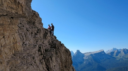 Sentiero Olivieri, Tofana, Dolomiti - Sentiero Olivieri, un facile sentiero attrezzato sopra Cortina