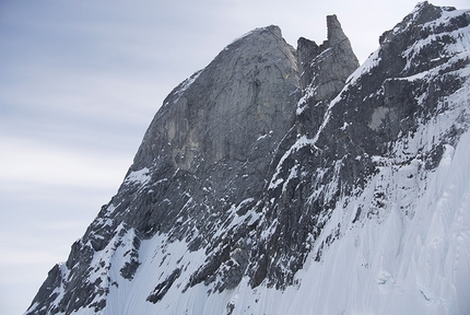 West Witches Tit, Alaska - John Frieh and Jess Roskelley making the first ascent of No Rest For the Wicked, (IV+ AI6 M7 29-30/05/2014)