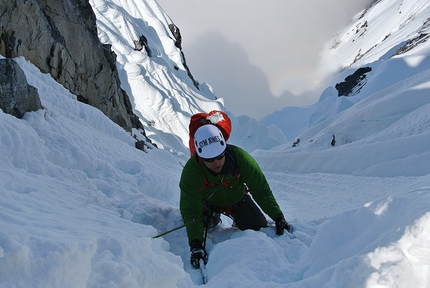 West Witches Tit, Alaska - John Frieh and Jess Roskelley making the first ascent of No Rest For the Wicked, (IV+ AI6 M7 29-30/05/2014)