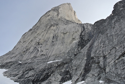 West Witches Tit, Alaska - John Frieh and Jess Roskelley making the first ascent of No Rest For the Wicked, (IV+ AI6 M7 29-30/05/2014)