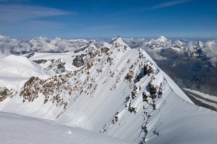 Traversata dei Lyskamm E-O, Monte Rosa - La traversata che arriva sul Cervino