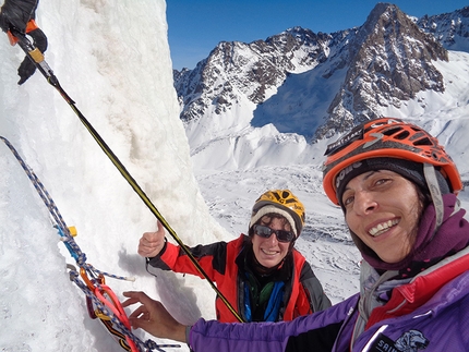 Cerro El Marmolejo (Cile) - Cecilia Buil e Anna Torretta in sosta su La Gioconda (Cerro Marmolejo)