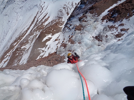 Cerro El Marmolejo (Chile) - Anna Torretta climbing La Gioconda