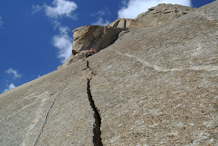 Ak-su Valley, Pamir Alay, Kirghizistan - Perestroicrack, Pik Slesova (Russian Tower) 4240m, pitch 4