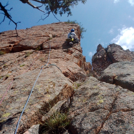 Arrampicata in Sardegna - Marco Marrosu sul terzo tiro di Lacrime nel Vuoto.