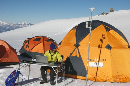 Monte Rosa - High-lab Ferrino - The High-lab Ferrino camp at Rifugio Quintino Sella al Felik, at 3585m on Monte Rosa