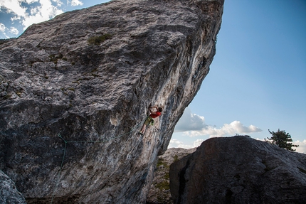 Passo delle Erbe - Würzjoch, Dolomiti - Patxi Usobiaga su Sultans of Swing (8a)