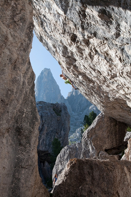Würzjoch - Passo delle Erbe, Dolomites - Christian Mantinger climbing Sultans of Swing (8a)
