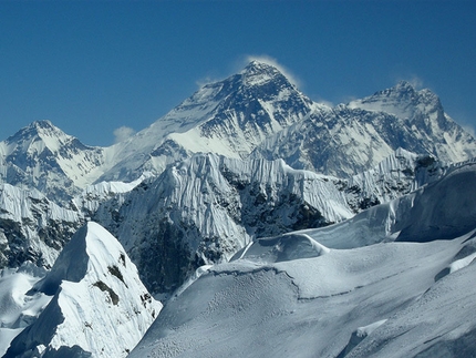 Kang Nachugo - The stunning view east onto Everest and Lhotse from the West Ridge of Kang Nachugo, Himalaya