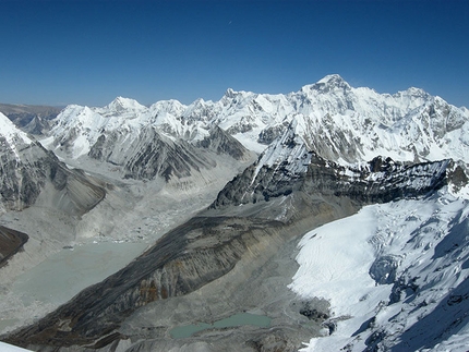 Kang Nachugo - The view towards Cho Oyu and the Tibetan plateau from the West Ridge of Kang Nachugo, Himalaya