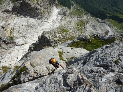 Paretone, Gran Sasso - Ivo Ferrari: sulla Diretta Alessandri - Furi - Leone, Paretone del Gran Sasso. Massimo Marcheggiani sul terzo pilastro.