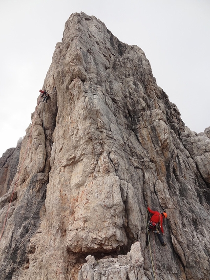 Dolomiti di Brenta, Brenta Base Camp 2014 - Punta Jolanda: due cordate verso la stessa vetta