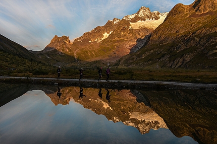 Ultra-Trail du Mont-Blanc - Il passaggio della gara al Lac Combal, Monte Bianco