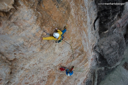 Simon Gietl - Simon Gietl and Daniel Tavanini during the first ascent of No Credit (X-, 320m),  Tofana di Rozes, Dolomites.