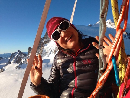 Vanessa François, Liv Sansoz - Liv Sansoz sul Grande Gendarme dell'Arête des Cosmiques dove ha trascorsa la notte insieme a Vanessa François.