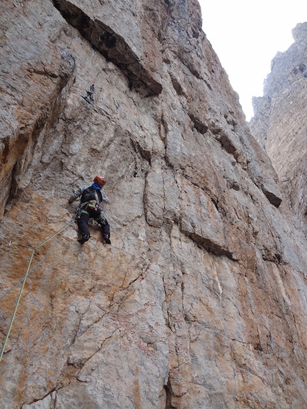 Brenta Dolomites, Brenta Base Camp 2014 - Alessandro Baù setting off up the red slab on Via Attraverso il Tempo, Campanile Basso