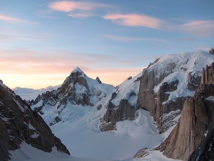 Torre Egger parete Ovest, Patagonia - Circolo de Los Altares al tramonto