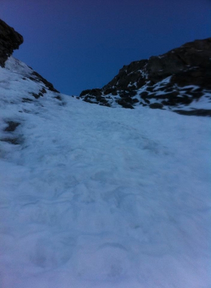 Corrado Pesce, Grandes Jorasses, Monte Bianco - Durante la salita solitaria di Corrado Pesce della via Polacca sulle Grandes Jorasses, Monte Bianco