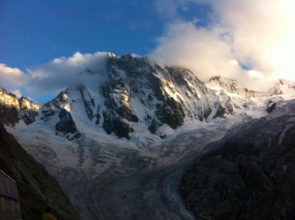 Corrado Pesce, Grandes Jorasses, Monte Bianco - Durante la salita solitaria di Corrado Pesce della via Polacca sulle Grandes Jorasses, Monte Bianco