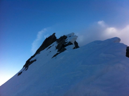 Corrado Pesce, Grandes Jorasses, Monte Bianco - Durante la salita solitaria di Corrado Pesce della via Polacca sulle Grandes Jorasses, Monte Bianco