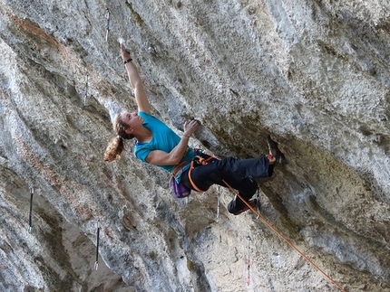 Anak Verhoeven - Anak Verhoeven climbing Qoussai 8c, Gorges du Loup, France