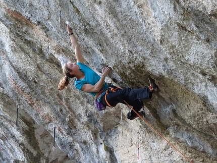 Anak Verhoeven da 8c+ alle Gorges du Loup