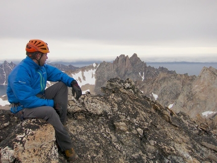 Greenland 2014, Ralph Villiger and Harald Fichtinger - Ralph Villiger on the wrong peak. Kirken is in the background.