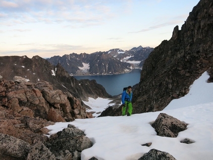 Greenland 2014, Ralph Villiger and Harald Fichtinger - Long way back to the boat.