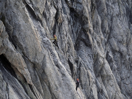 La Bouteille, Monte Bianco - Sul secondo tiro di Cuvée XVIIIeme ànniversaire (6a+, 130m, Gloria Bernardi, Elio Bonfanti, Rinaldo Roetti 24 e 30/08/2014)