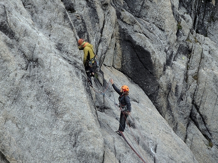 La Bouteille, Monte Bianco - Sul secondo tiro di Cuvée XVIIIeme ànniversaire (6a+, 130m, Gloria Bernardi, Elio Bonfanti, Rinaldo Roetti 24 e 30/08/2014)