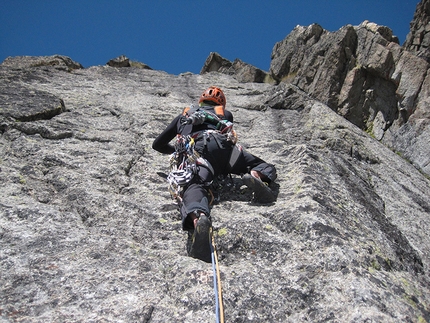 La Bouteille, Monte Bianco - Sul quarto tiro di Piquette (5c, 160m Elio Bonfanti, Rinaldo Roetti 23/08/2014)