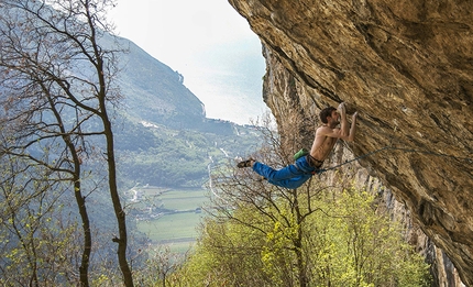 Matteo Pavana - Silvio Reffo climbing Biologica 9a, Arco