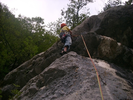 Parete di Enego, Valsugana - Sul nono tiro di Motorhead (7b max, 6b obblig, 245m, Ermes Bergamaschi, Mario Carollo) Parete di Enego, Valsugana