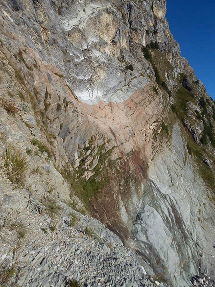 Paretone Express. Via Iurisci - D'Amico al Paretone del Gran Sasso - Il lungo traverso del 2° tiro