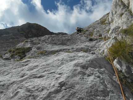 Paretone Express. Via Iurisci - D'Amico al Paretone del Gran Sasso - Emanuele sul traverso del 5° tiro