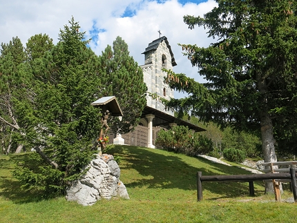 Monte Solena, Alta Valtellina - La chiesetta di Cancano