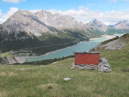 Monte Solena, Alta Valtellina - Il rude bivacco sul Monte Solena