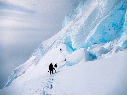 Volcan Aguilera, Hielo Sur, Patagonia - Volcan Aguilera: getting close to the main Bergschrund