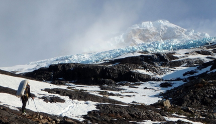 Volcan Aguilera, Hielo Sur, Patagonia - Volcan Aguilera: Cerro Heim, (a quanto pare ancora inviolata) difeso da Nord dai seracchi del ­Glaciar Peineta Norte­
