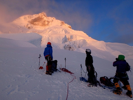 Volcan Aguilera, Hielo Sur, Patagonia - I primi raggi di sole su Volcan Aguilera