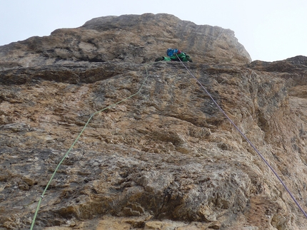 Sas Ciampac, Puez, Dolomites - During the first ascent of Rien ne va plus (435m, 7b+ max, 7a obligatory, Christoph Hainz, Simon Kehrer 10/2013)