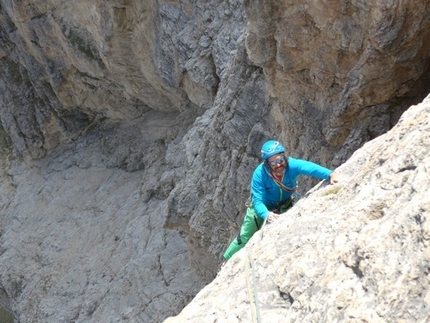 Sas Ciampac, Puez, Dolomiti - Durante l'apertura di Rien ne va plus (435m, 7b+ max, 7a oblig, Christoph Hainz, Simon Kehrer 10/2013)