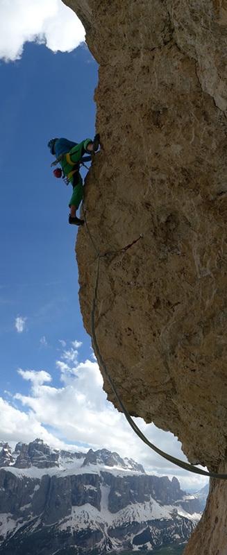 Sas Ciampac, Puez, Dolomiti - Durante l'apertura di Rien ne va plus (435m, 7b+ max, 7a oblig, Christoph Hainz, Simon Kehrer 10/2013)