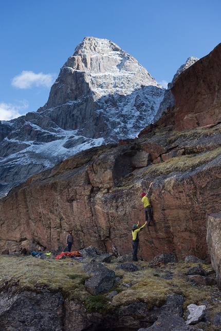 Greenland, Baffin Island - Climbing at Gibbs Fjord, Nicolas Favresse, Olivier Favresse, Ben Ditto and Sean Villanueva.